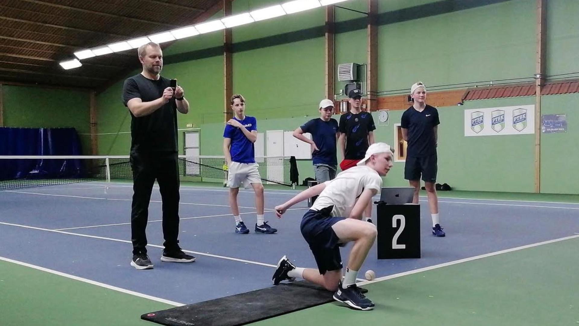 n-r-fysen-blir-ett-vapen-p-velund-v-xlar-upp-med-aim-x-vid-sin-sida